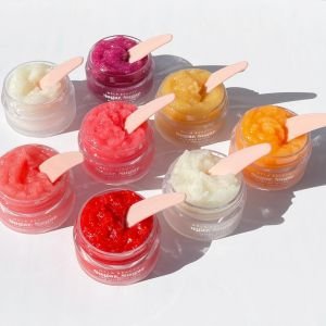 NCLA Sugar Sugar Black Cherry lūpų šveitiklis 15 ml