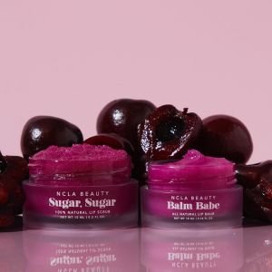 NCLA Sugar Sugar Black Cherry lūpų šveitiklis 15 ml