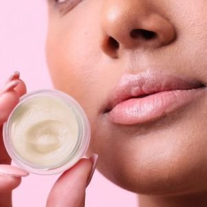 NCLA Balm Babe Birthday Cake lūpų balzamas 10 ml